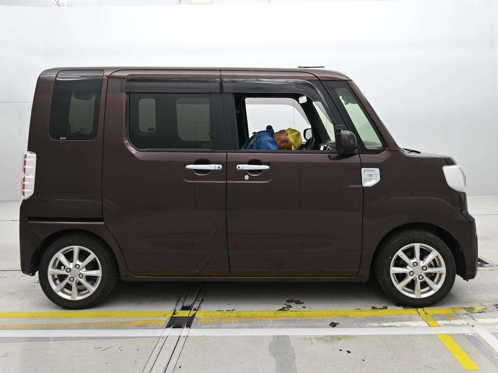 DAIHATSU WAKE