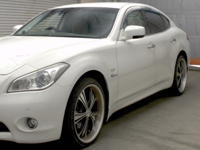 NISSAN FUGA