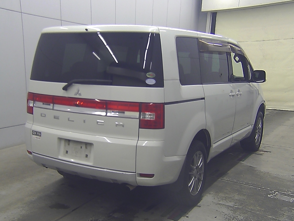 MITSUBISHI DELICA D:5