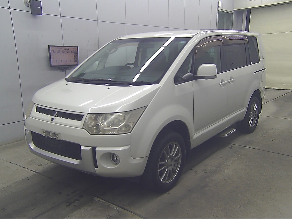 MITSUBISHI DELICA D:5