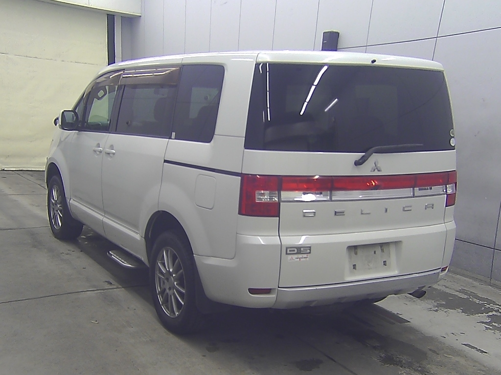 MITSUBISHI DELICA D:5