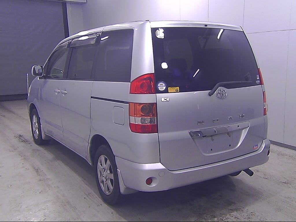 TOYOTA NOAH