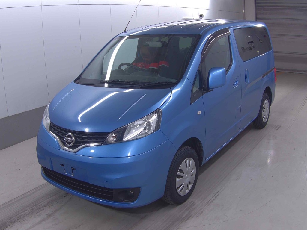NISSAN NV200
