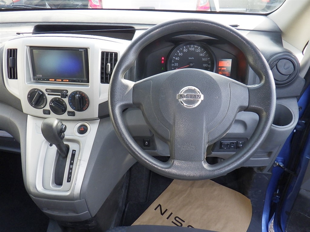 NISSAN NV200
