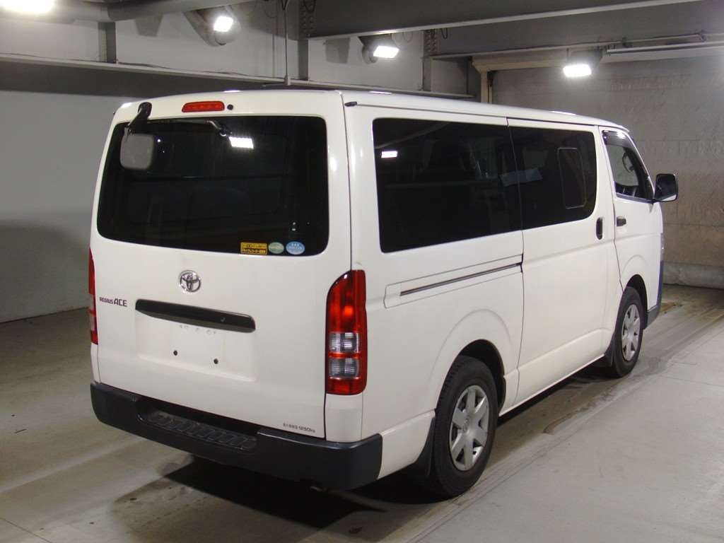 TOYOTA REGIUS ACE