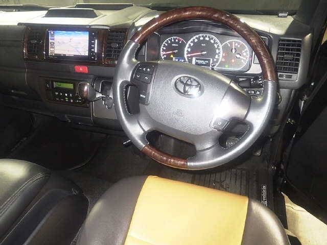 TOYOTA REGIUS ACE