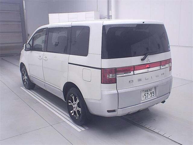MITSUBISHI DELICA D:5