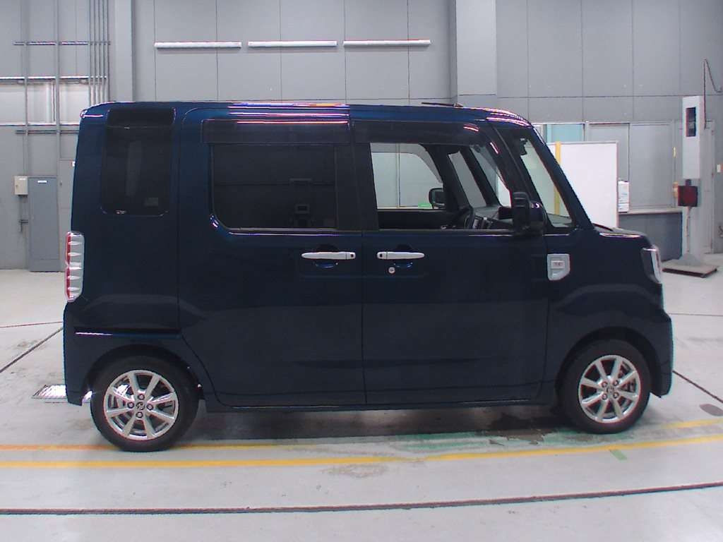 TOYOTA PIXIS MEGA