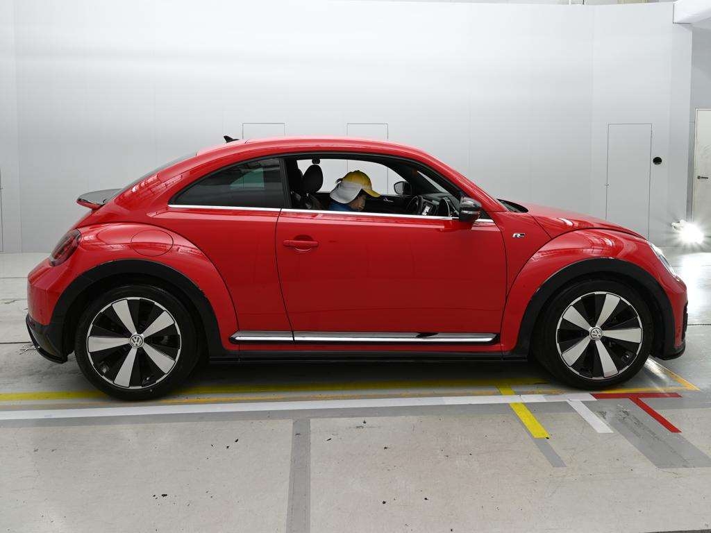 VOLKSWAGEN BEETLE