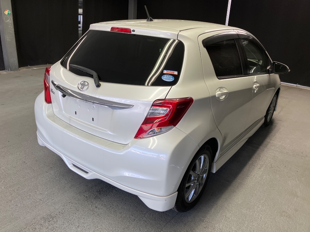 TOYOTA VITZ