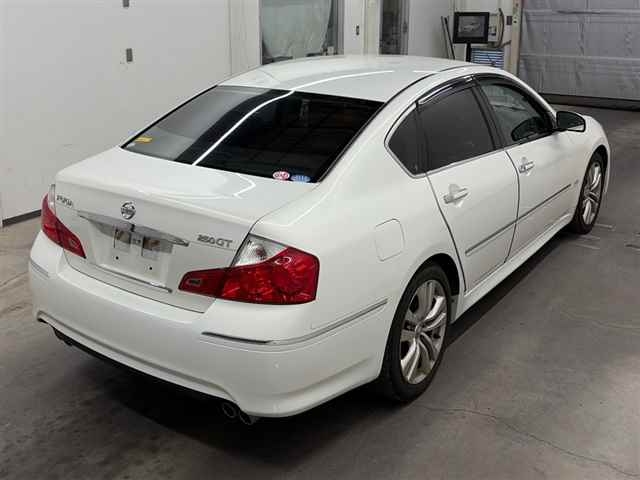 NISSAN FUGA