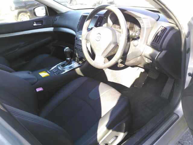 NISSAN SKYLINE