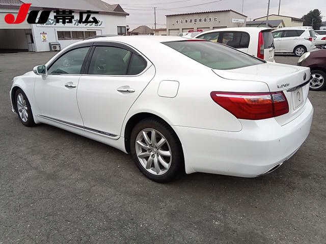 LEXUS LS600H