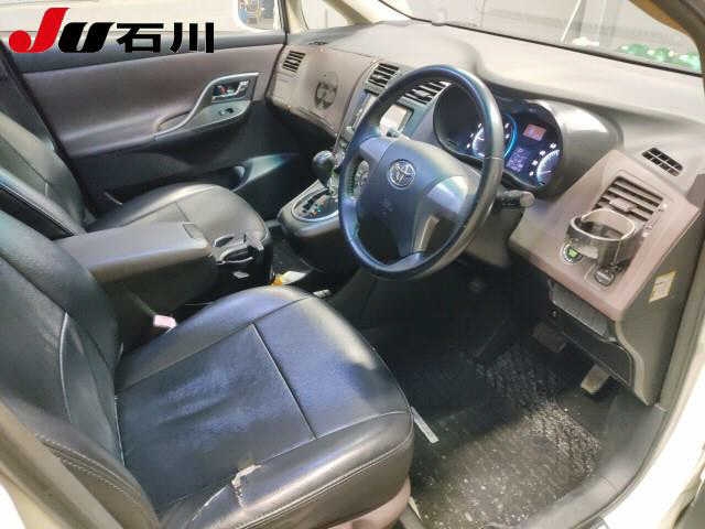 TOYOTA MARK X ZIO