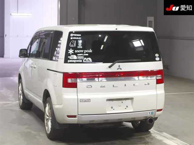 MITSUBISHI DELICA D:5