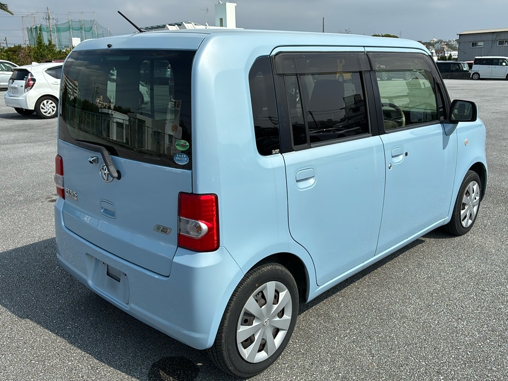 TOYOTA PIXIS SPACE