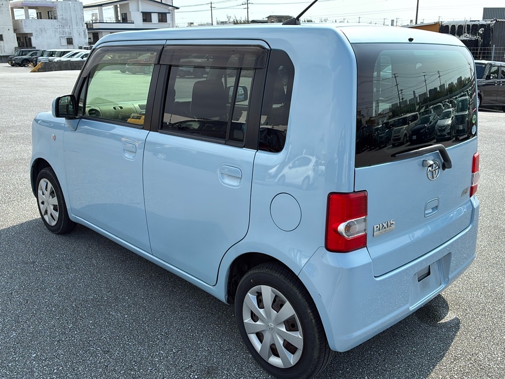 TOYOTA PIXIS SPACE