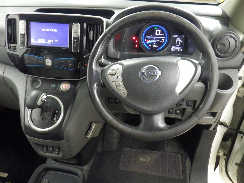 NISSAN E-NV200