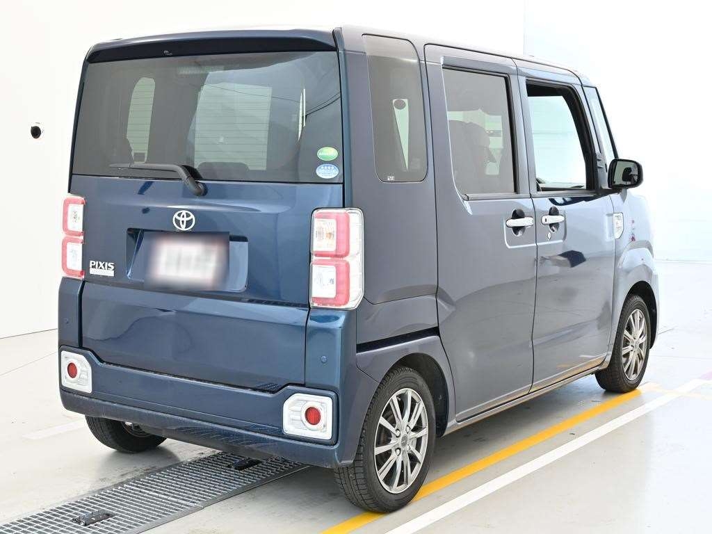 TOYOTA PIXIS MEGA