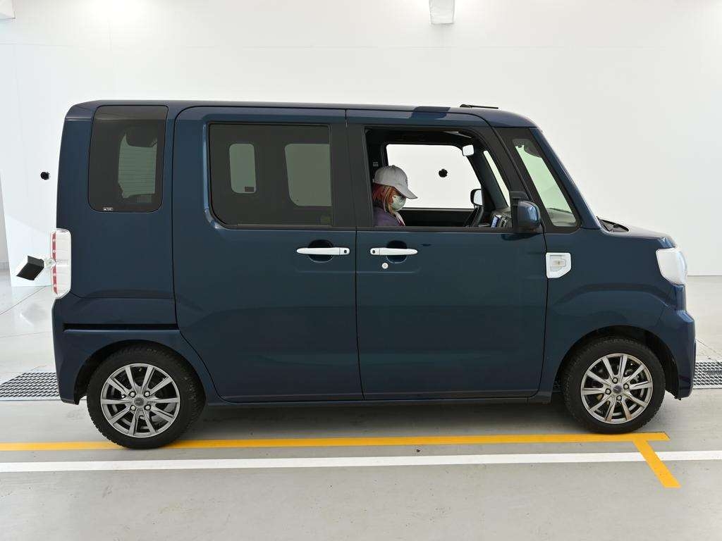 TOYOTA PIXIS MEGA