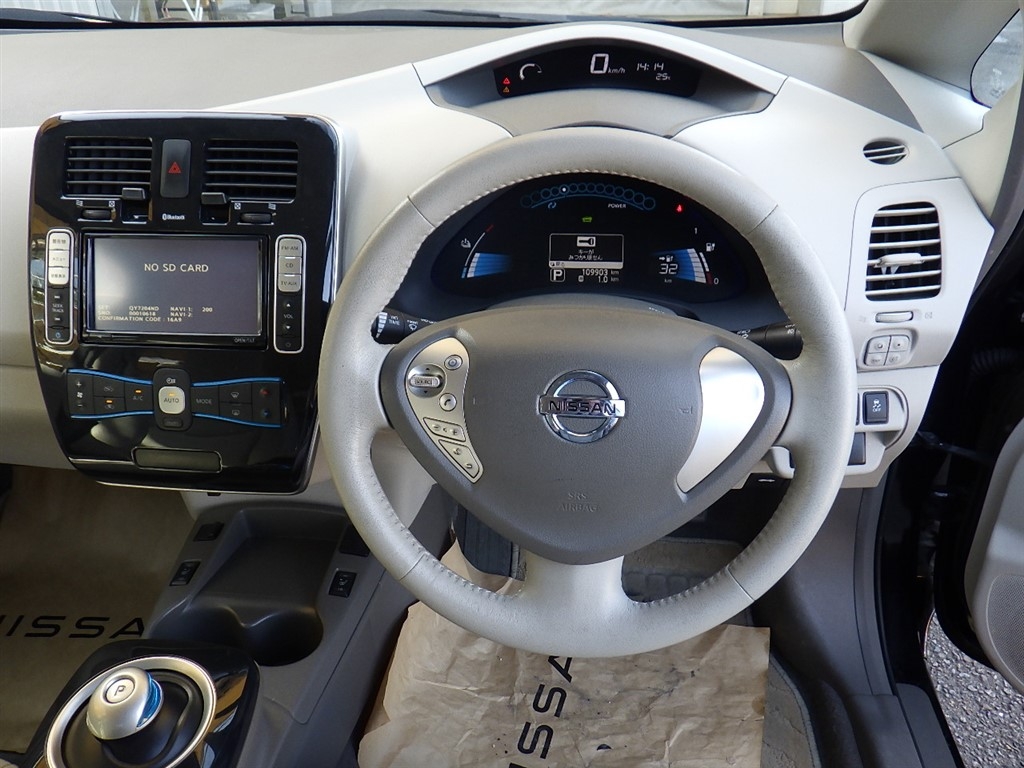 NISSAN LEAF