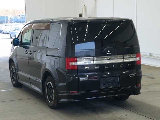 MITSUBISHI DELICA D:5