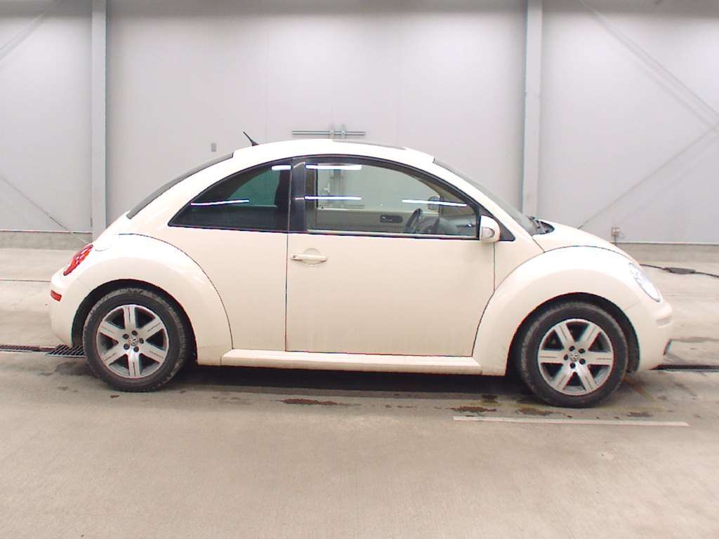 VOLKSWAGEN BEETLE