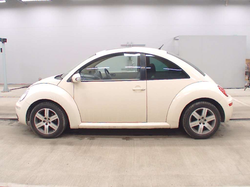 VOLKSWAGEN BEETLE