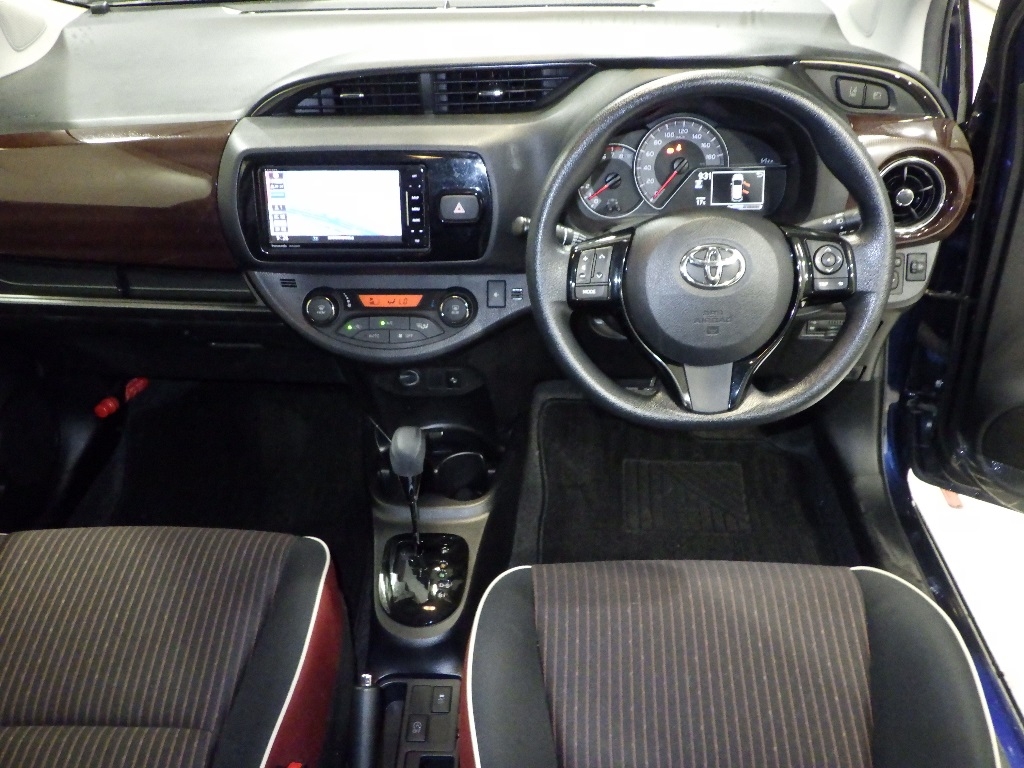 TOYOTA VITZ