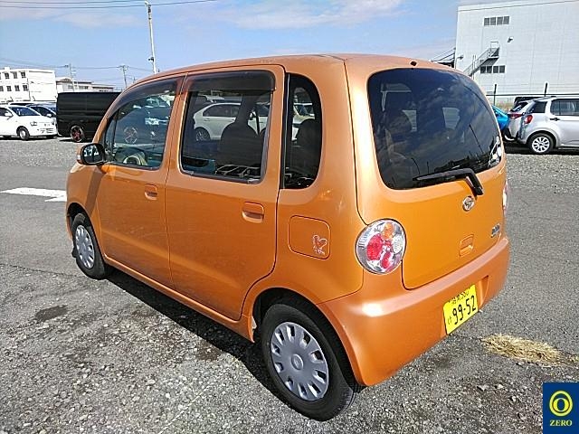 DAIHATSU MOVE LATTE