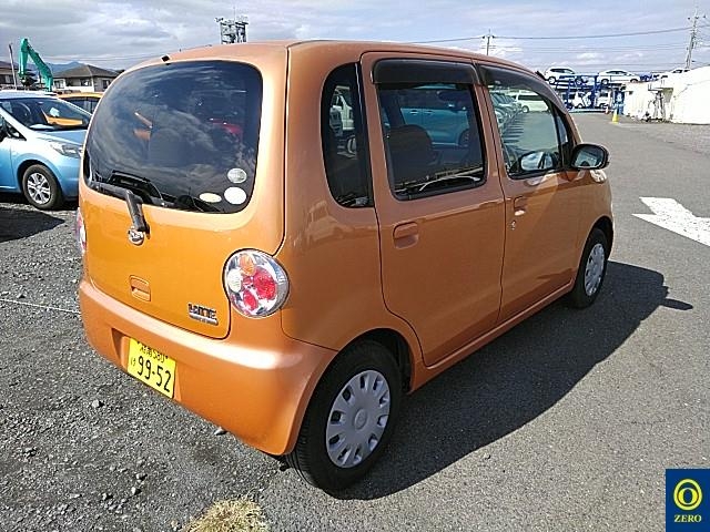 DAIHATSU MOVE LATTE