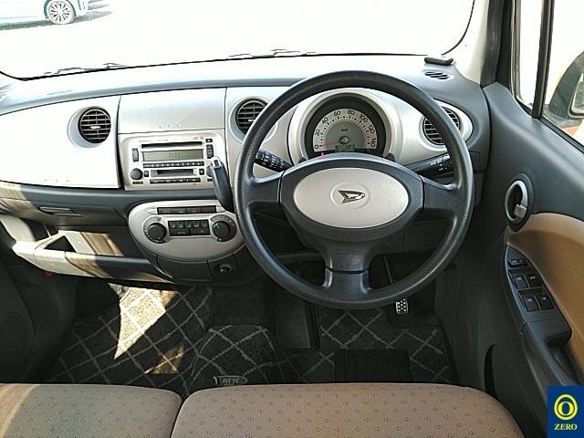 DAIHATSU MOVE LATTE