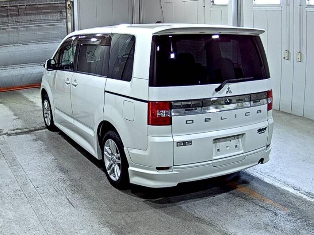 MITSUBISHI DELICA D:5
