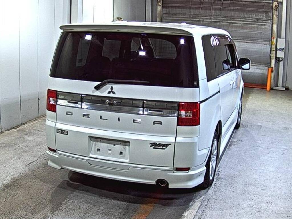 MITSUBISHI DELICA D:5