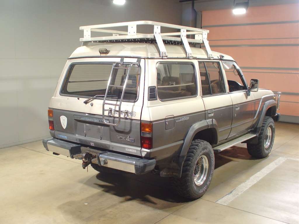 TOYOTA LAND CRUISER