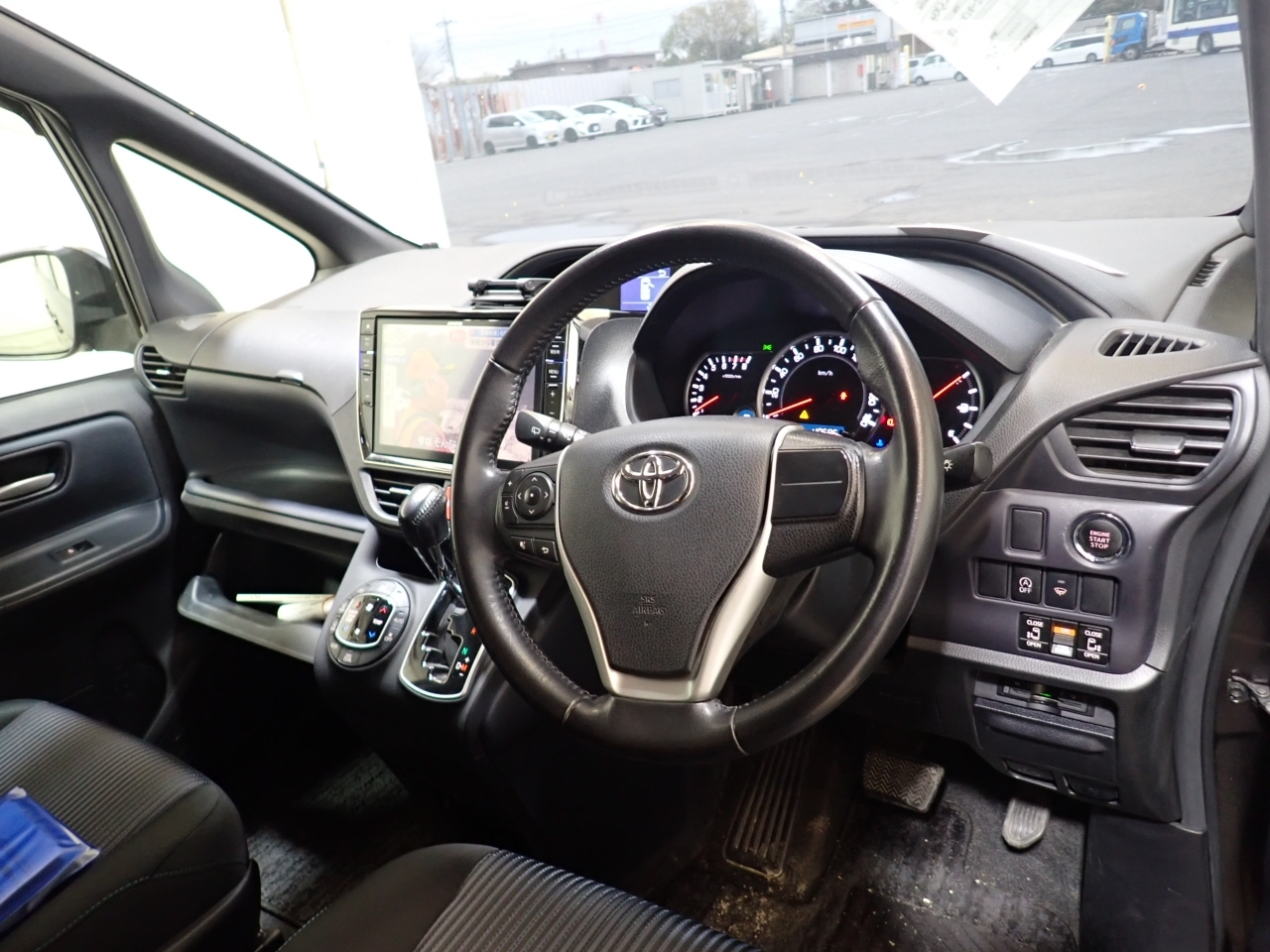 TOYOTA VOXY