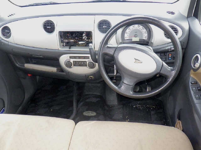 DAIHATSU MOVE LATTE