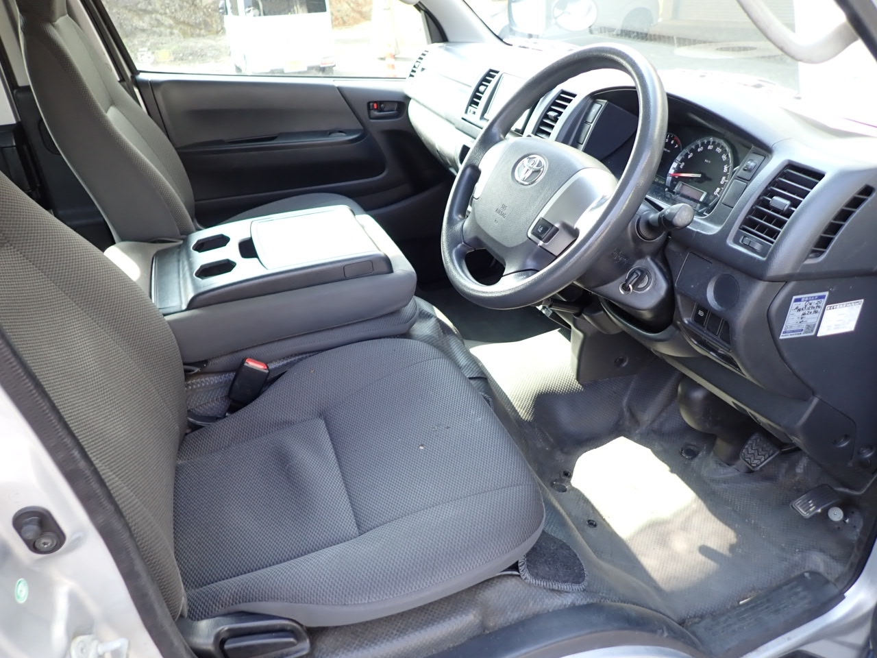 TOYOTA REGIUS ACE