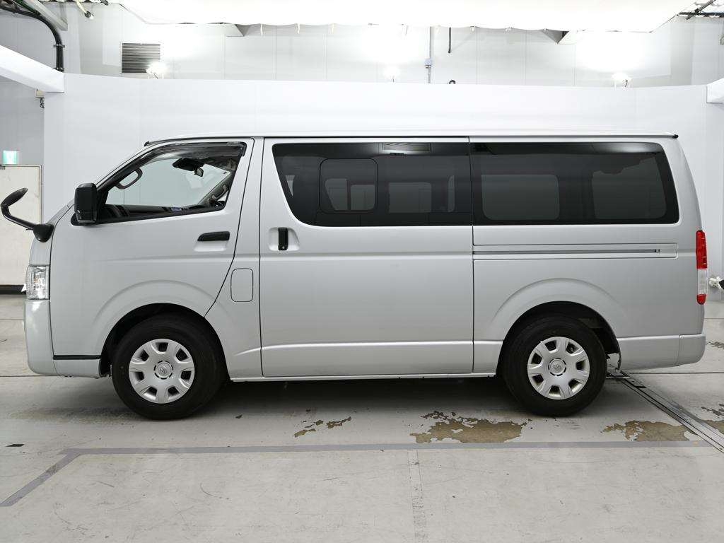 TOYOTA REGIUS ACE