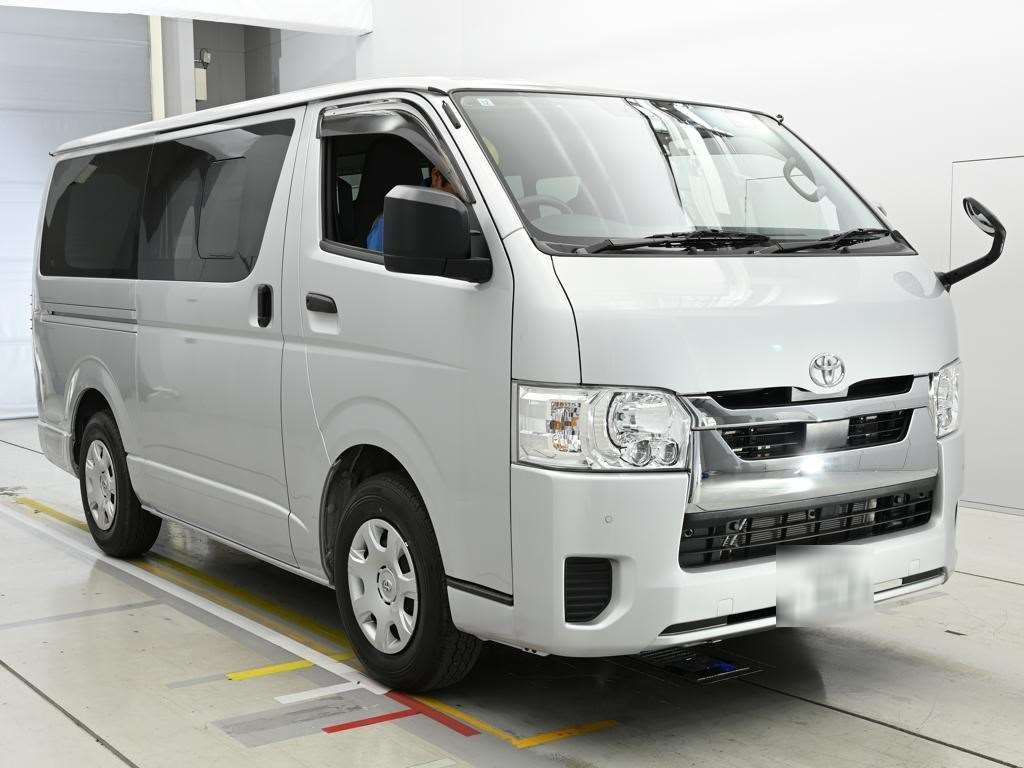 TOYOTA REGIUS ACE