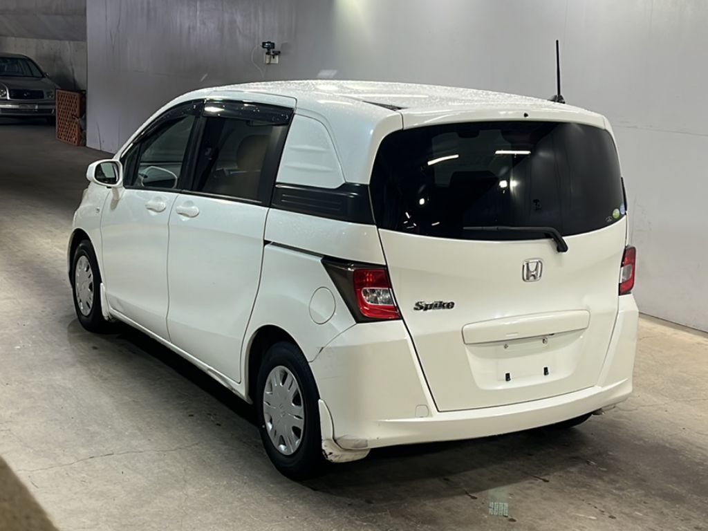 HONDA FREED SPIKE