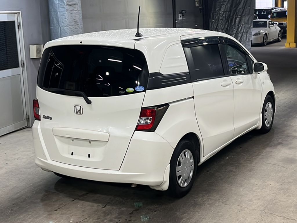 HONDA FREED SPIKE