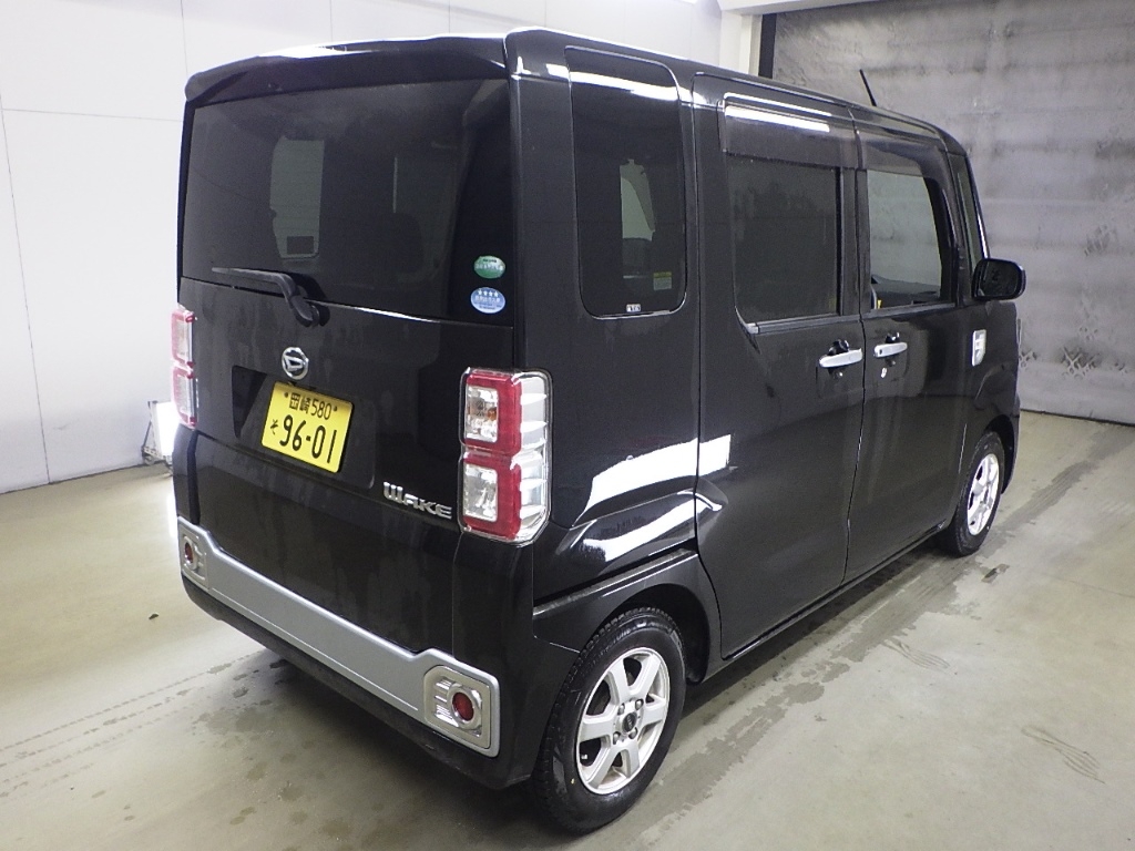 DAIHATSU WAKE