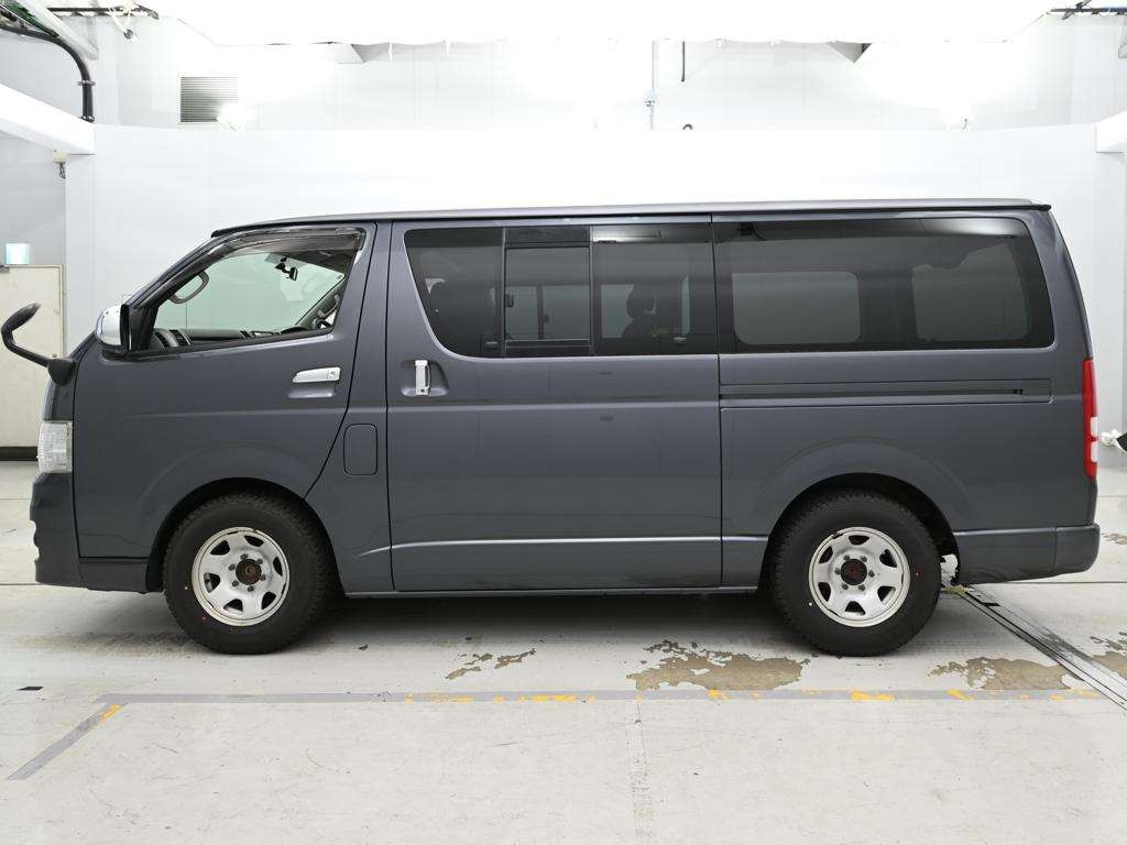 TOYOTA REGIUS ACE