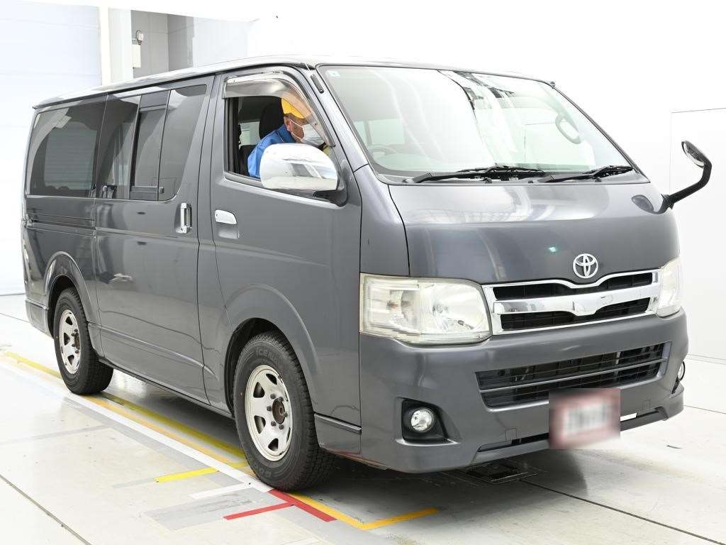TOYOTA REGIUS ACE