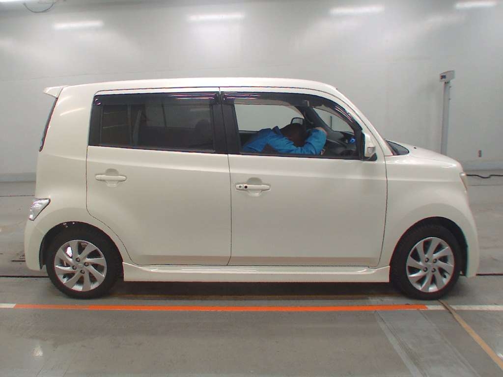 TOYOTA BB
