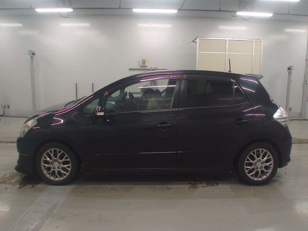 TOYOTA BLADE