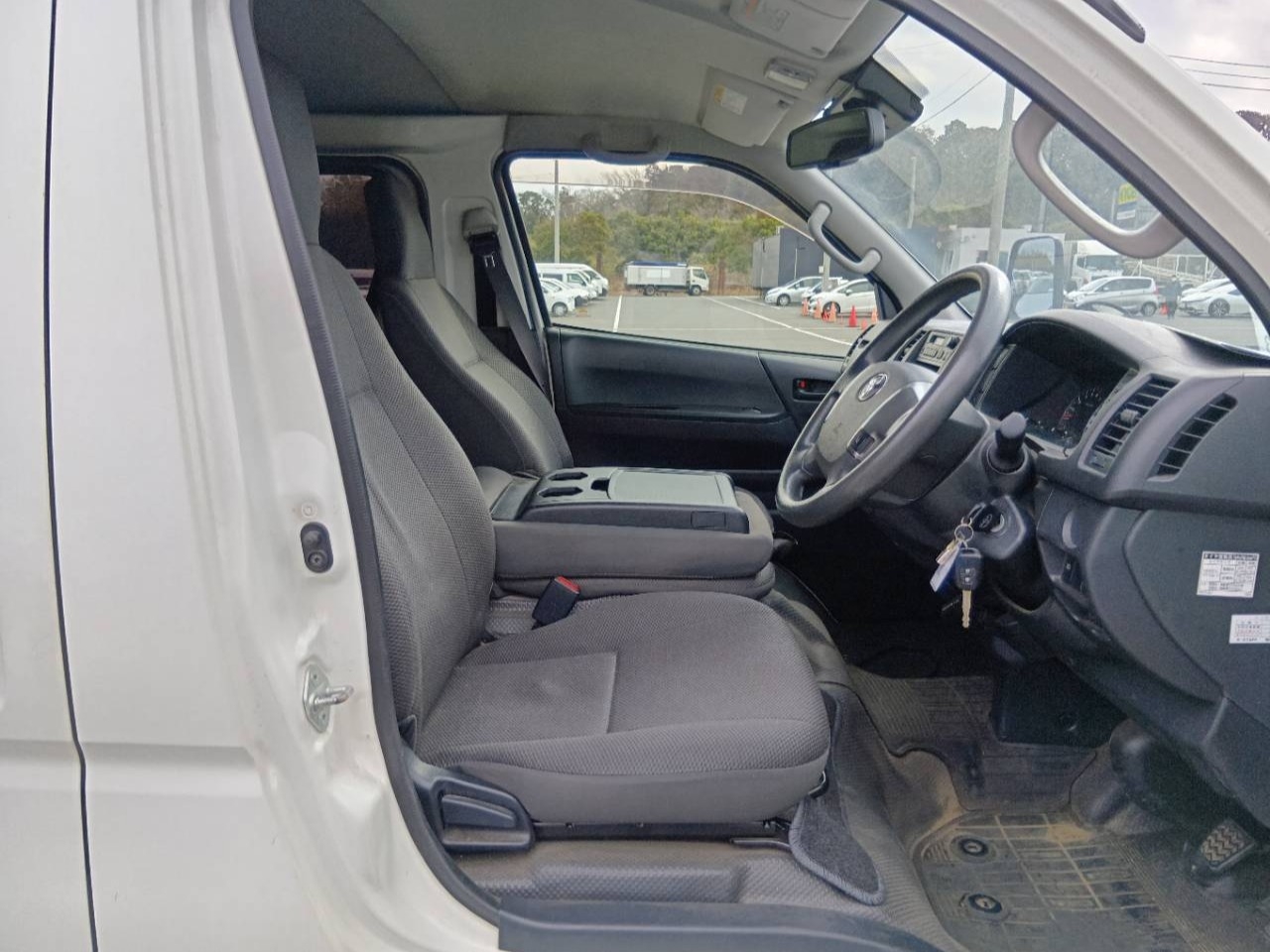 TOYOTA REGIUS ACE