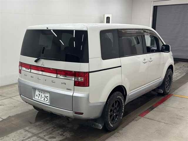 MITSUBISHI DELICA D:5