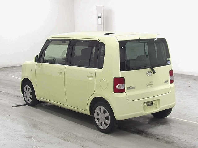 TOYOTA PIXIS SPACE